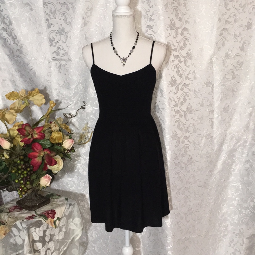 Black dress w adjustable straps in GUC!